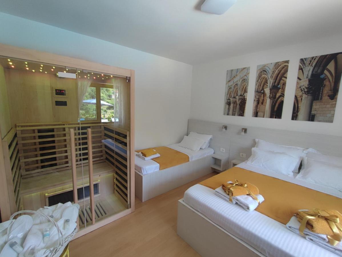 Villa Ivona With Swimming Pool And Jacuzzi Oslje Exterior foto