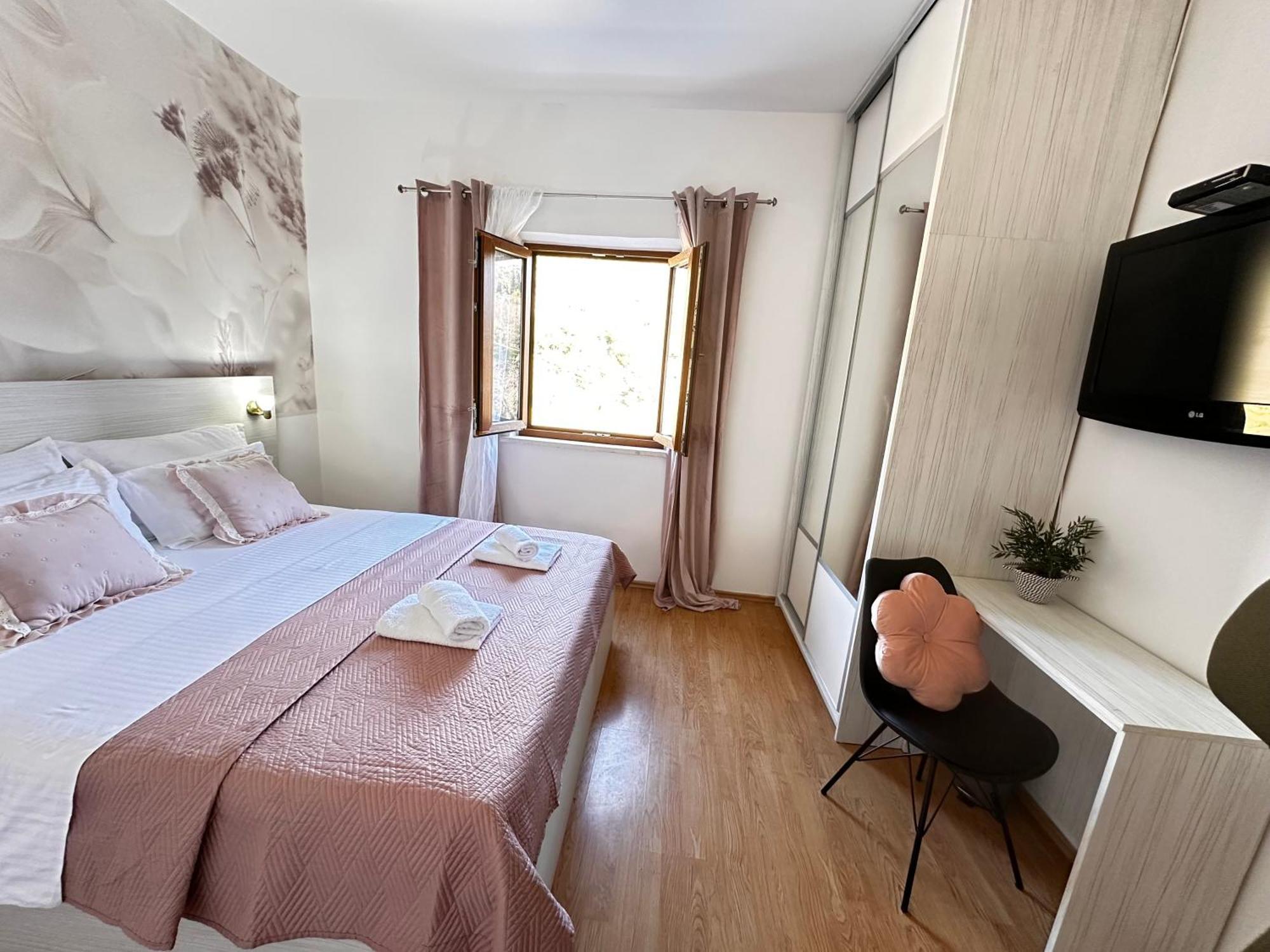 Villa Ivona With Swimming Pool And Jacuzzi Oslje Exterior foto