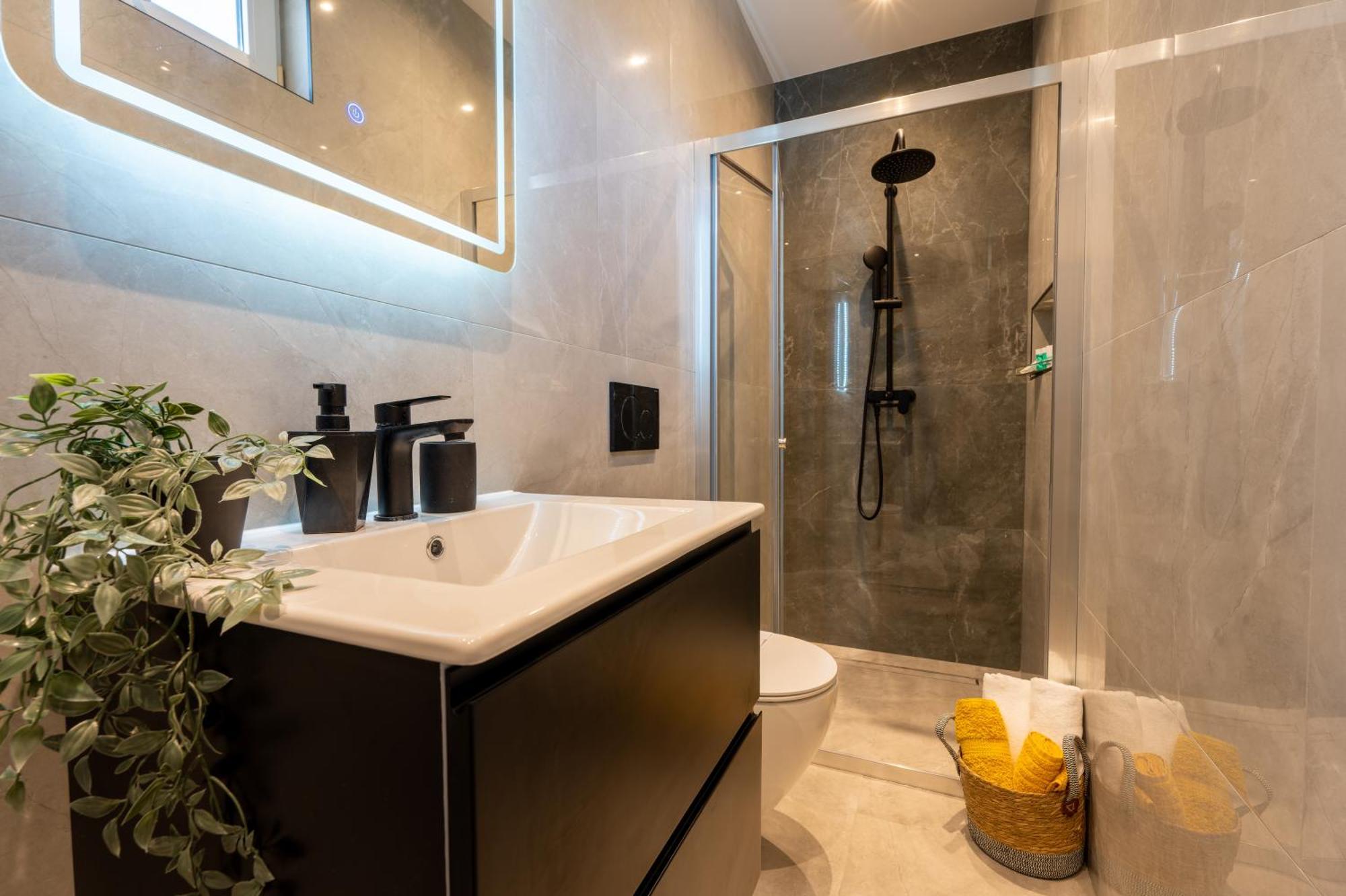 Villa Ivona With Swimming Pool And Jacuzzi Oslje Exterior foto