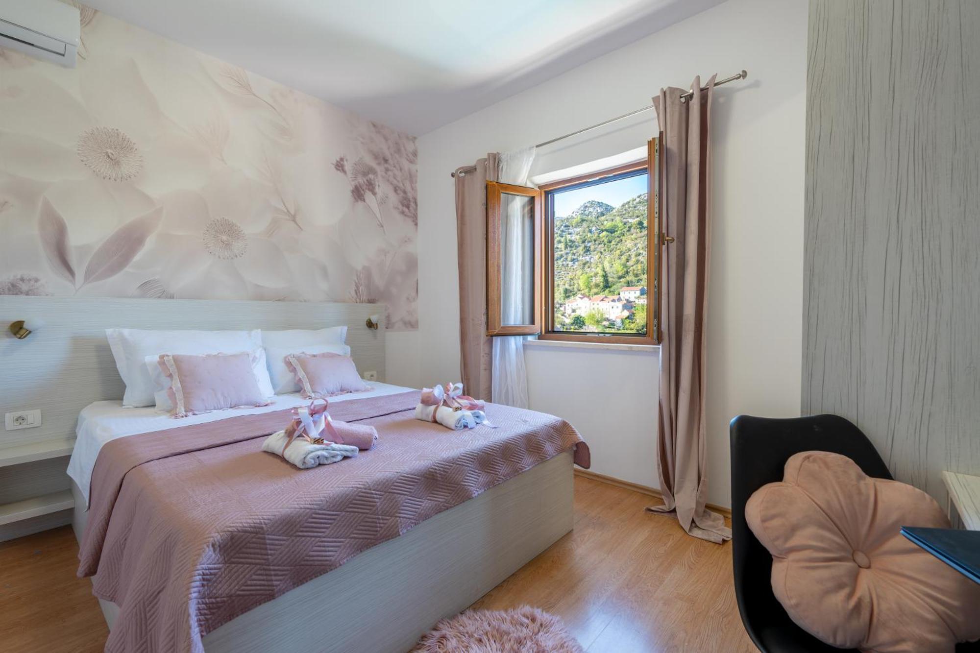 Villa Ivona With Swimming Pool And Jacuzzi Oslje Exterior foto