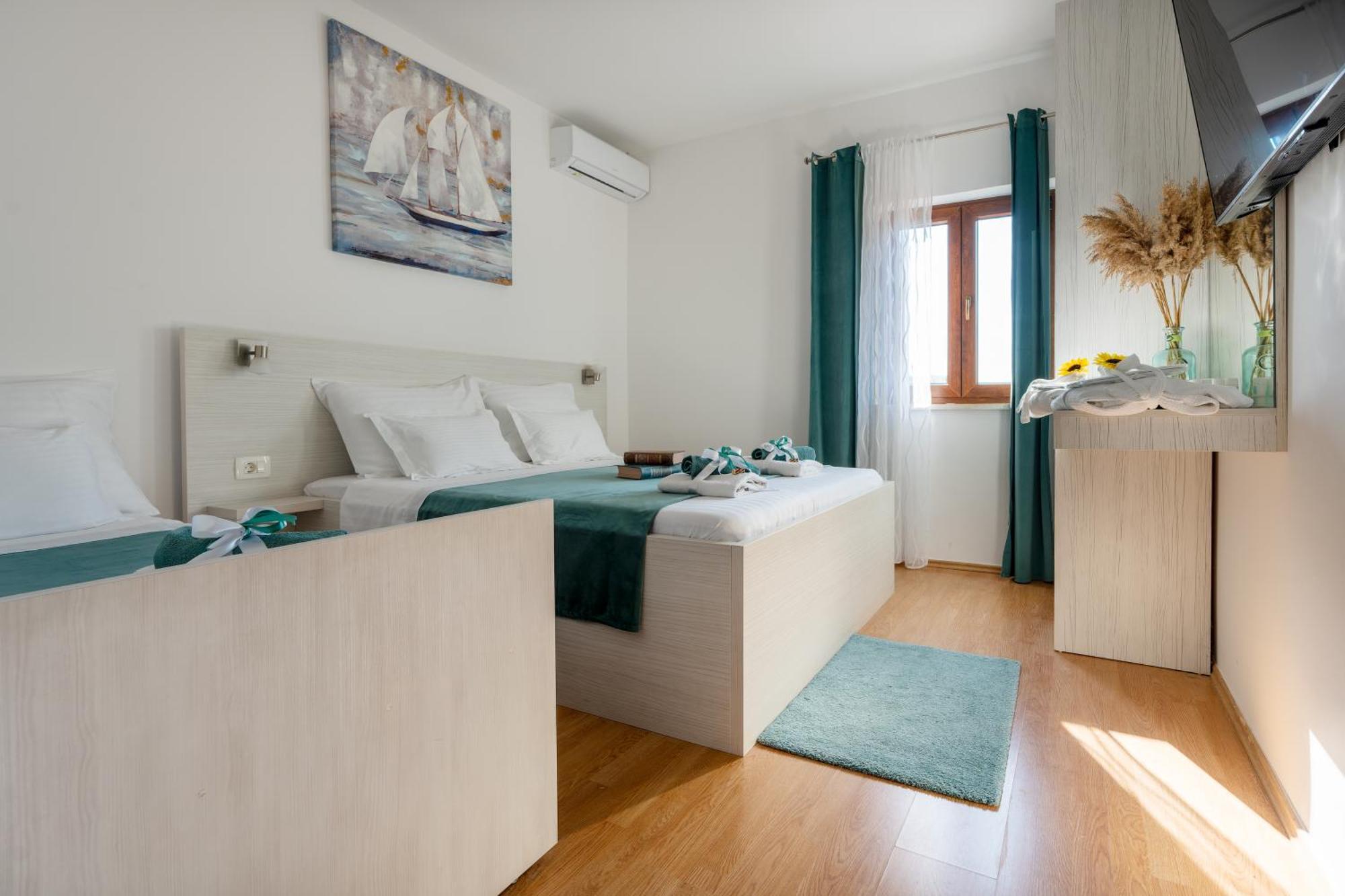 Villa Ivona With Swimming Pool And Jacuzzi Oslje Exterior foto