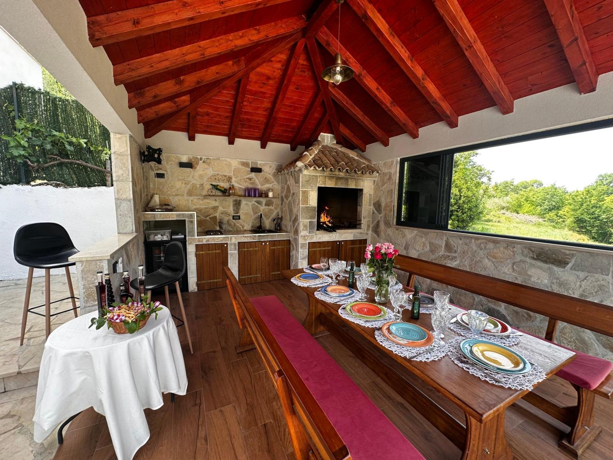 Villa Ivona With Swimming Pool And Jacuzzi Oslje Exterior foto