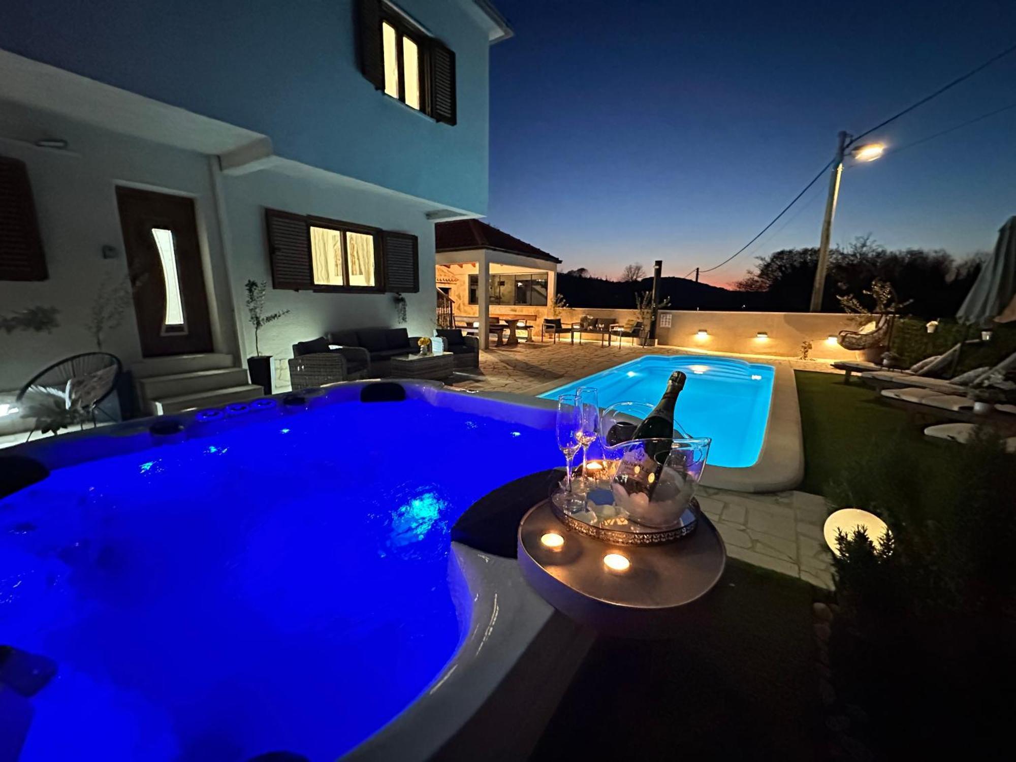 Villa Ivona With Swimming Pool And Jacuzzi Oslje Exterior foto