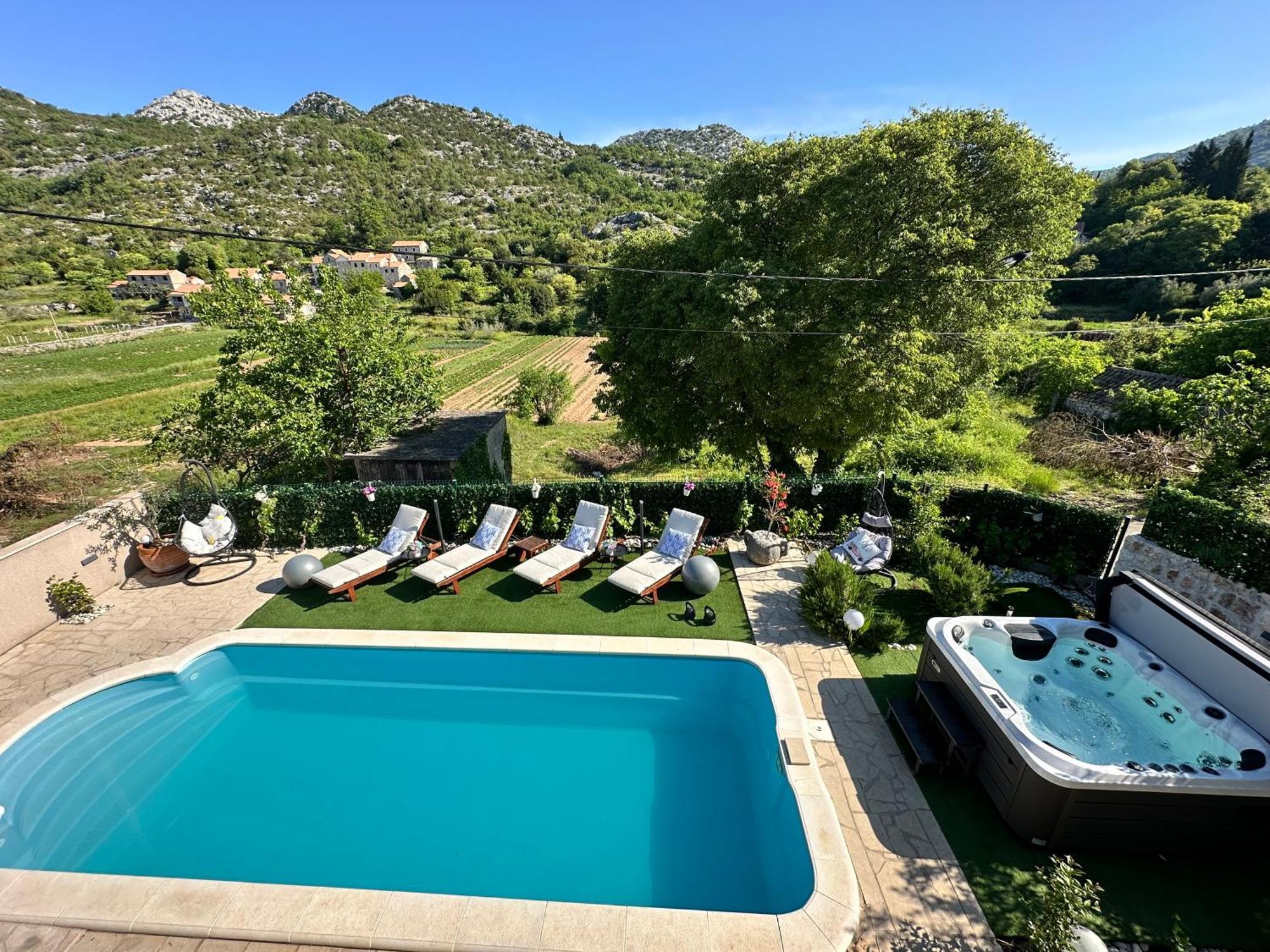 Villa Ivona With Swimming Pool And Jacuzzi Oslje Exterior foto
