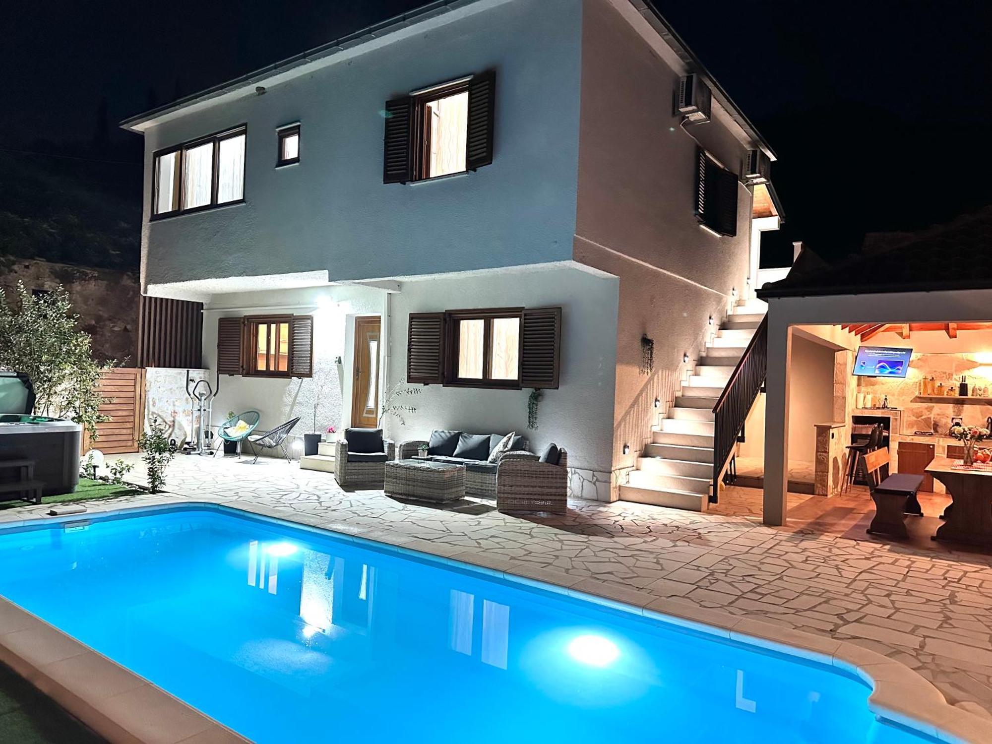 Villa Ivona With Swimming Pool And Jacuzzi Oslje Exterior foto