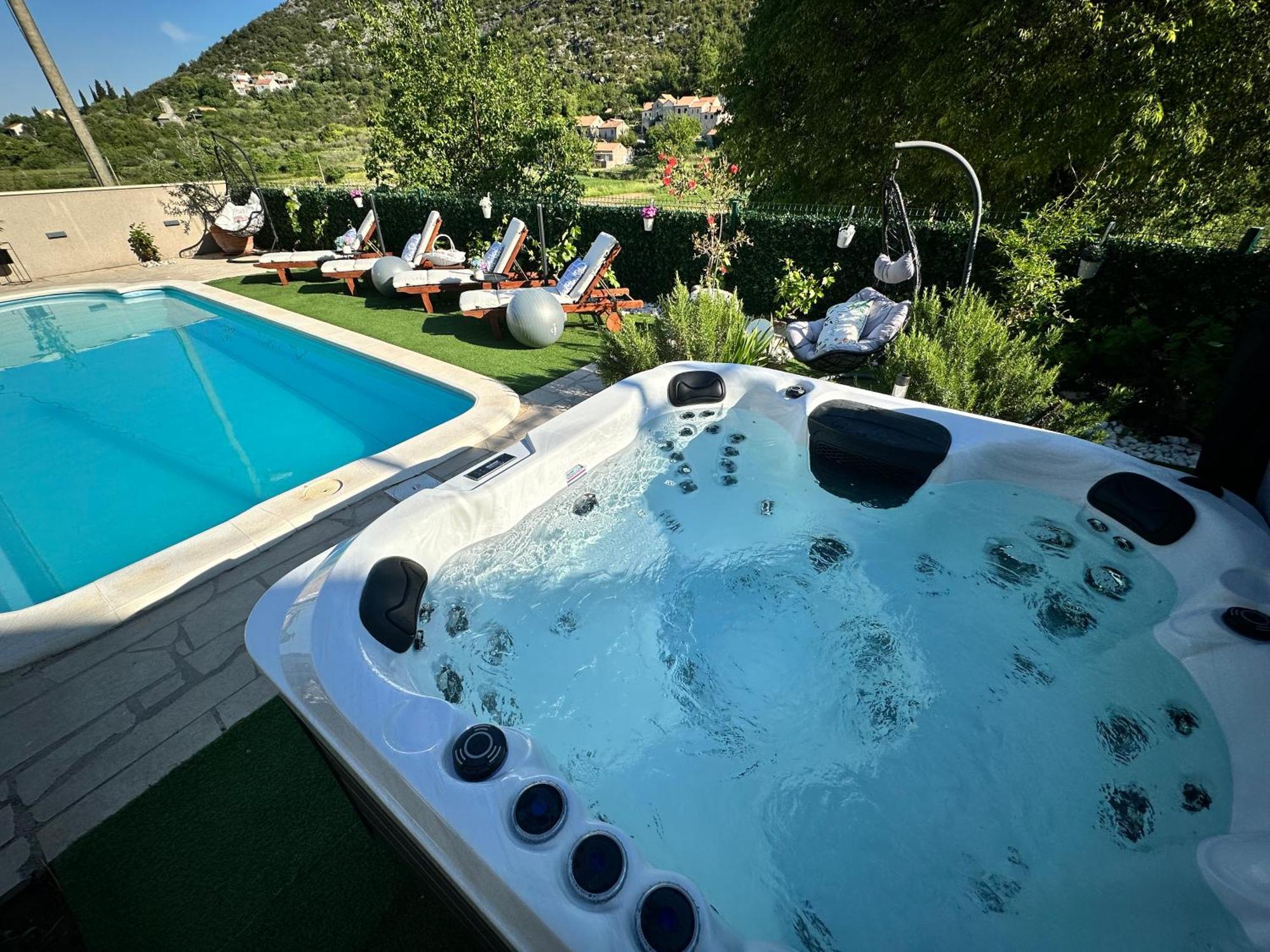Villa Ivona With Swimming Pool And Jacuzzi Oslje Exterior foto